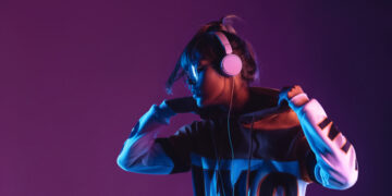 Shining Stars of Silicon: The Impact of Celebrity-Endorsed Luxury Tech Gadgets on Consumer Behavior